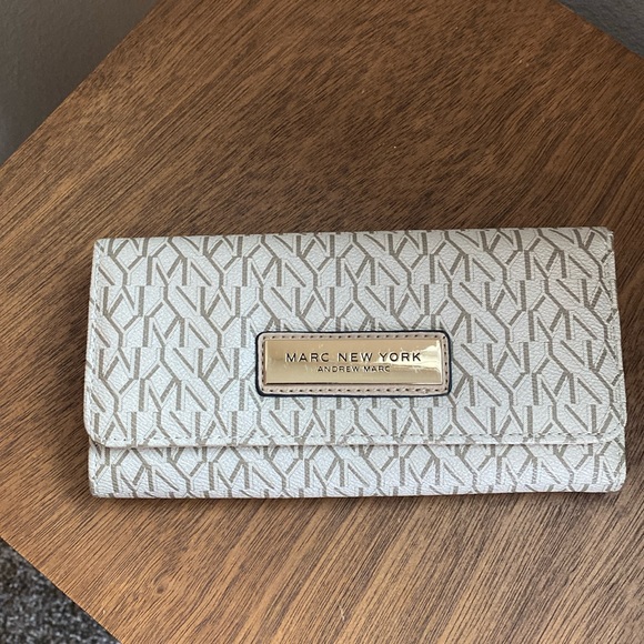 Marc New York EUC Logo Full-Size Wallet, Tan & Gold, Card & Coin Holder - Picture 3 of 13